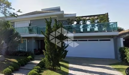 Casa à venda de 4 suítes em Jurerê internacional