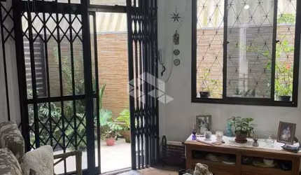 Casa em condomínio fechado à venda em Canasvieiras pertinho do Mar