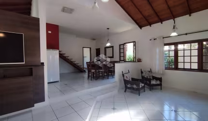 CASA À VENDA NO RIO TAVARES