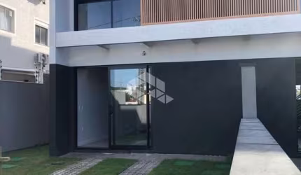 Sobrado  à venda com 3 suítes, 2 vagas
