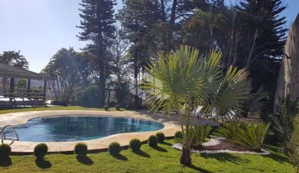 Chácara à venda, 1603m², 4 quartos/dormitórios (1 suíte), à 50Km de São Paulo
