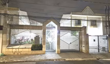 Casa em condomínio fechado com 90 m2 e 2 vagas cobertas!!