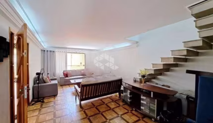 Sobrado á venda, 212m²,  5 quartos, C/03 Vagas