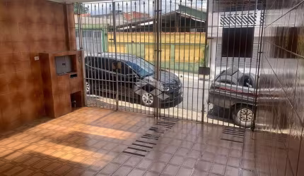 Casa sobrado, 2 dormitórios, 2 banheiros, C/02 vagas. Vila Formosa.