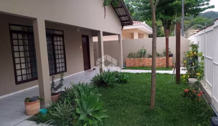CASA/CANASVIEIRAS/FLORIANÓPOLIS