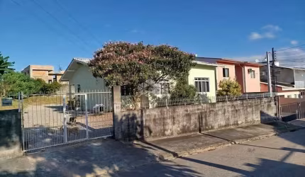 Casa no Madri com 782m2 de Terreno (433,08 Escriturado + 349,12 Á. verde)