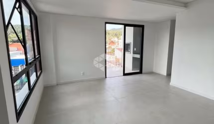Apartamento de 2 dormitórios, sendo 1 suíte no João Paulo, com 1 banheiro social  e 1 vaga de garagem