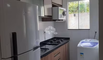 Apartamento na praia dos Ingleses, com 02 dormitórios.