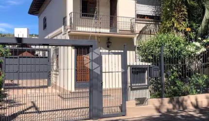 Casa com QUATRO DORMITÓRIOS SENDO 2 SUÍTES Bairro Nonoai.