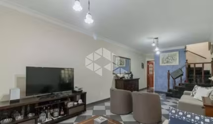 VENDA Sobrado com 222m² , 3 dormitórios (1 suíte) e 2 vagas no Planalto Paulista,  próximo de metrô