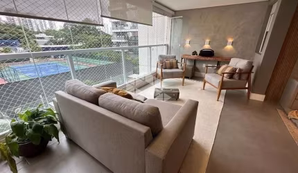 A venda apartamento mobiliado no Santo Amaro com 189 m², 4 dormitórios sendo 2 suites e 3 vagas