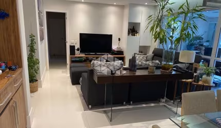 Apartamento à venda de 171m² com 4 dormitórios sendo 3 suítes e 3 vagas na Aclimação