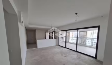 Apartamento a venda no Brooklin com 137m², 3 suítes, varanda gourmet e 3 vagas.