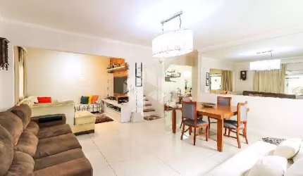 Sobrado à venda na Super Quadra Morumbi com 255m², 4 quartos e 3 vagas