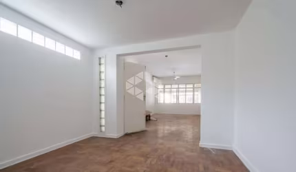 VENDA Sobrado de 150m² com 3 dormitórios e 2 vagas no Brooklin, próximo a Berrini