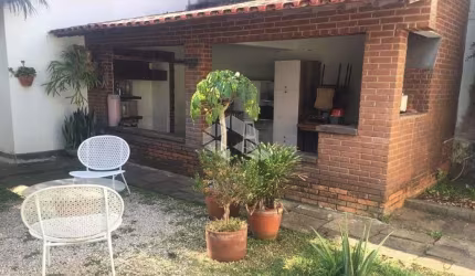 VENDA Casa térrea de 180m² com 4 dormitórios e 4 vagas no Brooklin, próximo a Berrini