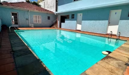 VENDA Sobrado de 400m² com 4 dormitórios e 6 vagas, com piscina e quintal no Brooklin