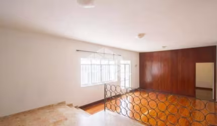 VENDA Sobrado de 310 m² com 4 quartos sendo 1 suíte no bairro Brooklin, próximo de transporte
