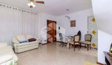 VENDA Sobrado de 150m² com 3 dormitórios e 2 vagas na Chácara Santo Antônio, próximo do metrô