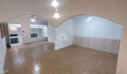 VENDA Sobrado de 250m² com 4 dormitórios e 3 vagas na Vila Cordeiro