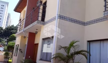 VENDA Casa de CONDOMINIO, com 203 m²,  3 dormitórios (1 suíte) e 2 vagas, SAÚDE.
