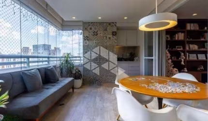 Apartamento á venda na Vila Andrade, com 4 suítes e 4 vagas.