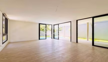 VENDA, sobrado em condomínio em Moema, 560 m², com 03 dormitórios (03 suítes), 04 vagas de garagem e próximo ao metrô.