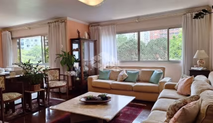 Apartamento a venda no Brooklin com 180m²,4 quartos sendo 1 suite e 2 vagas de garagens
