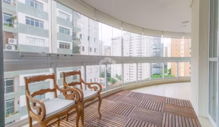 VENDA Apartamento 124m² com 3 suites, 3 vagas com DEPÓSITO em Moema