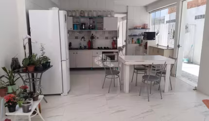 Casa /sobrado de 3 dormitórios, 1 suíte ,  piscina no bairro Azenha
