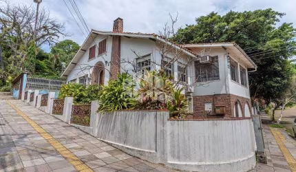 CASA NO MENINO DEUS COM 4 DORMITÓRIOS