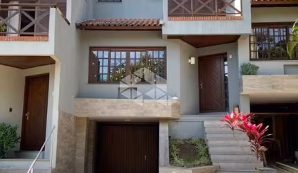MARAVILHOSA CASA - CONDOMÍNIO FECHADO COM INFRA