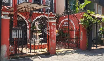 CASA  RESIDENCIAL OU COMERCIAL  COM ÓTIMA LOCALIZAÇÃO