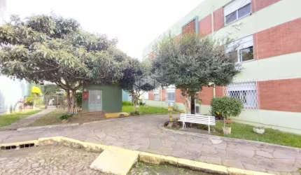 Três dormitórios no bairro cristal com pátio, churrasqueira e garagem fechada