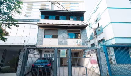 Casa bairro Menino Deus, ampla  e completa