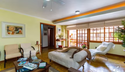 CASA EM CONDOMÍNIO COM 3 DORM/QUARTOS NO MENINO DEUS