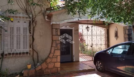 Duas casas pelo preço de uma no Menino Deus