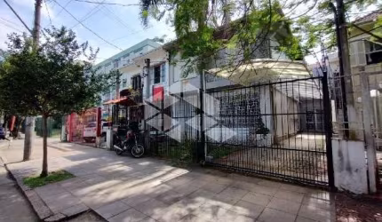 Casa com aproximadamente 200m² , 3 vagas , Menino Deus