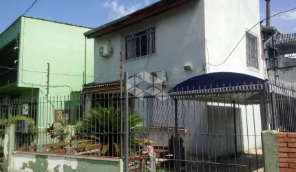 Casa 4 dormitórios, 01 banheiro, 2 suítes, garagem p/ 3 veículos, 500m PUC.
