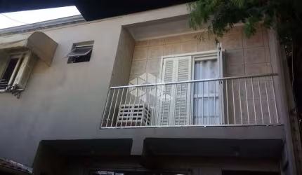 Casa 5 dormitórios,  134m2, 30m da Av. Bento Gonçalves/Partenon.