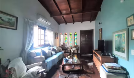 Casa com 3 dormitorios + 1 Apartamento e Vaga para ate 5 veiculos