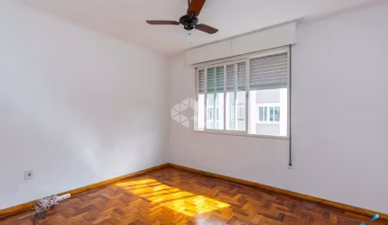 AMPLO APARTAMENTO DE FRENTE NO CENTRO COM 2 DORMITÓRIOS/QUARTOS
