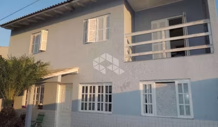 CASA COM 3 DORM/QUARTOS NA PROTÁSIO