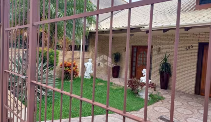 Excelente casa de 3 dormit. com suíte no bairro Glória