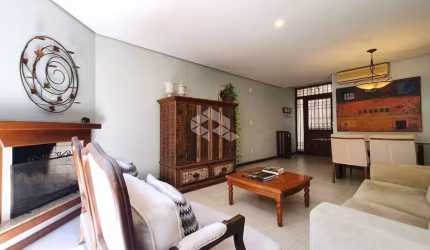 Casa em condominio de 3 dormitórios, sendo 1 suíte e 2 vagas, Tristeza, Porto Alegre.