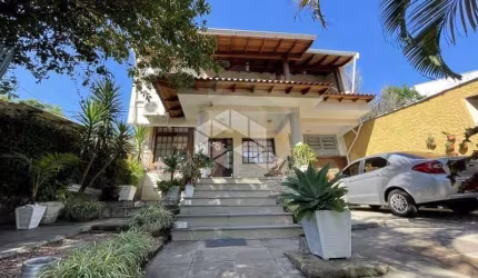 Casa 03 dormitórios