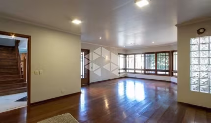 Casa com 279m² no bairro Tristeza em Porto Alegre