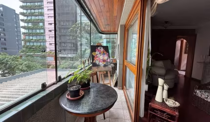 APARTAMENTO COM 2 DORMITÓRIOS, LAVABO , VAGA DE GARAGEM Na auxiliadora