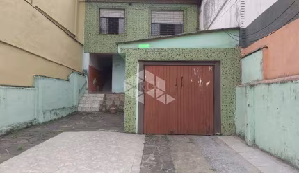 Casa estilo sobrado 4 dormitórios, bairro agronomia em Porto Alegre,