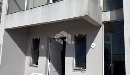 SOBRADO COM 2 DORMITÓRIOS, VAGA NO BALNEARIO QUINTÃO, FRENTE AO MAR
